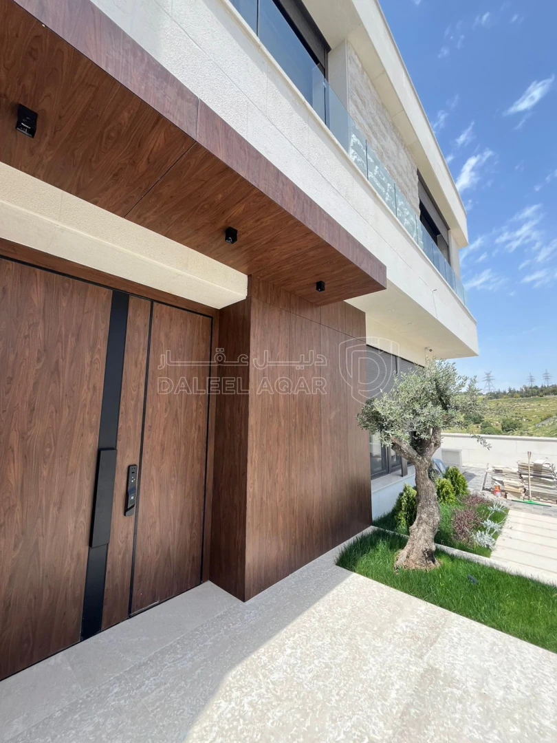 فيلا/منزل في فيلا للبيع في دابوق بتشطيب فندقي - 800,000 دأ - صورة 1