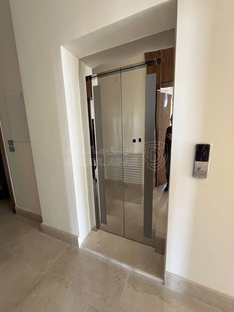 فيلا/منزل في فيلا للبيع في دابوق بتشطيب فندقي - 800,000 دأ - صورة 1