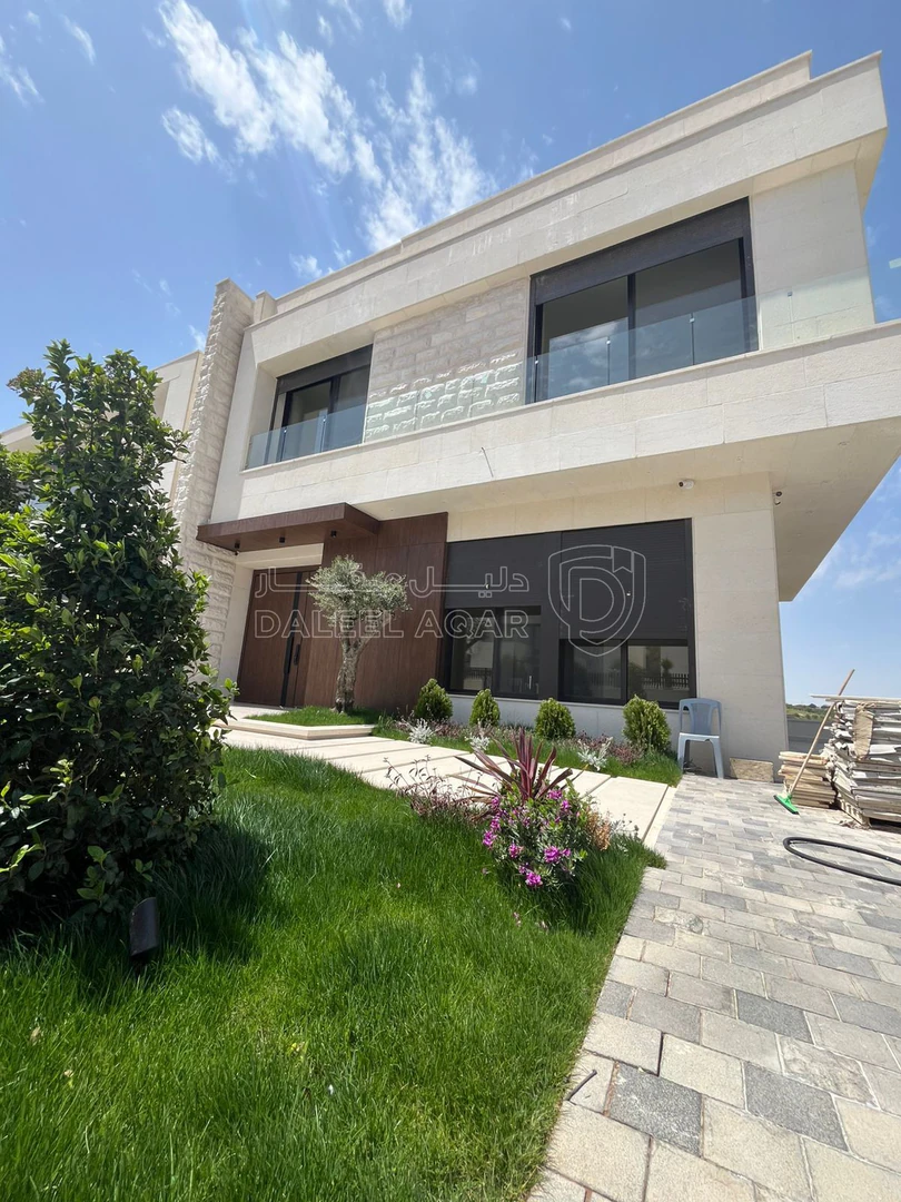 فيلا/منزل في فيلا للبيع في دابوق بتشطيب فندقي - 800,000 دأ - صورة 1