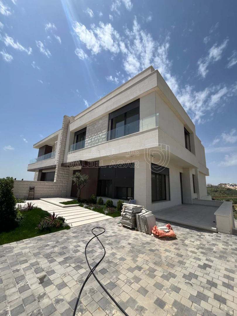 فيلا/منزل في فيلا للبيع في دابوق بتشطيب فندقي - 800,000 دأ - صورة 1