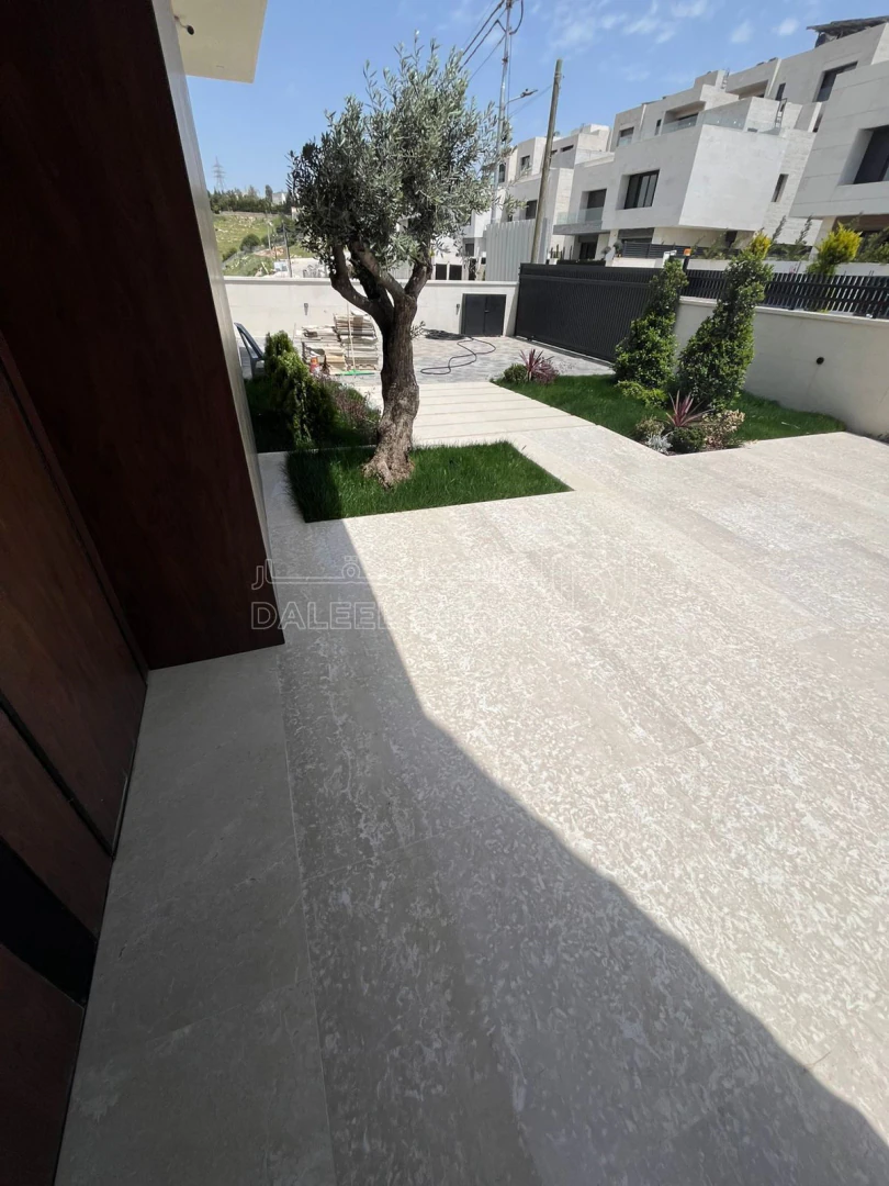 فيلا/منزل في فيلا للبيع في دابوق بتشطيب فندقي - 800,000 دأ - صورة 1