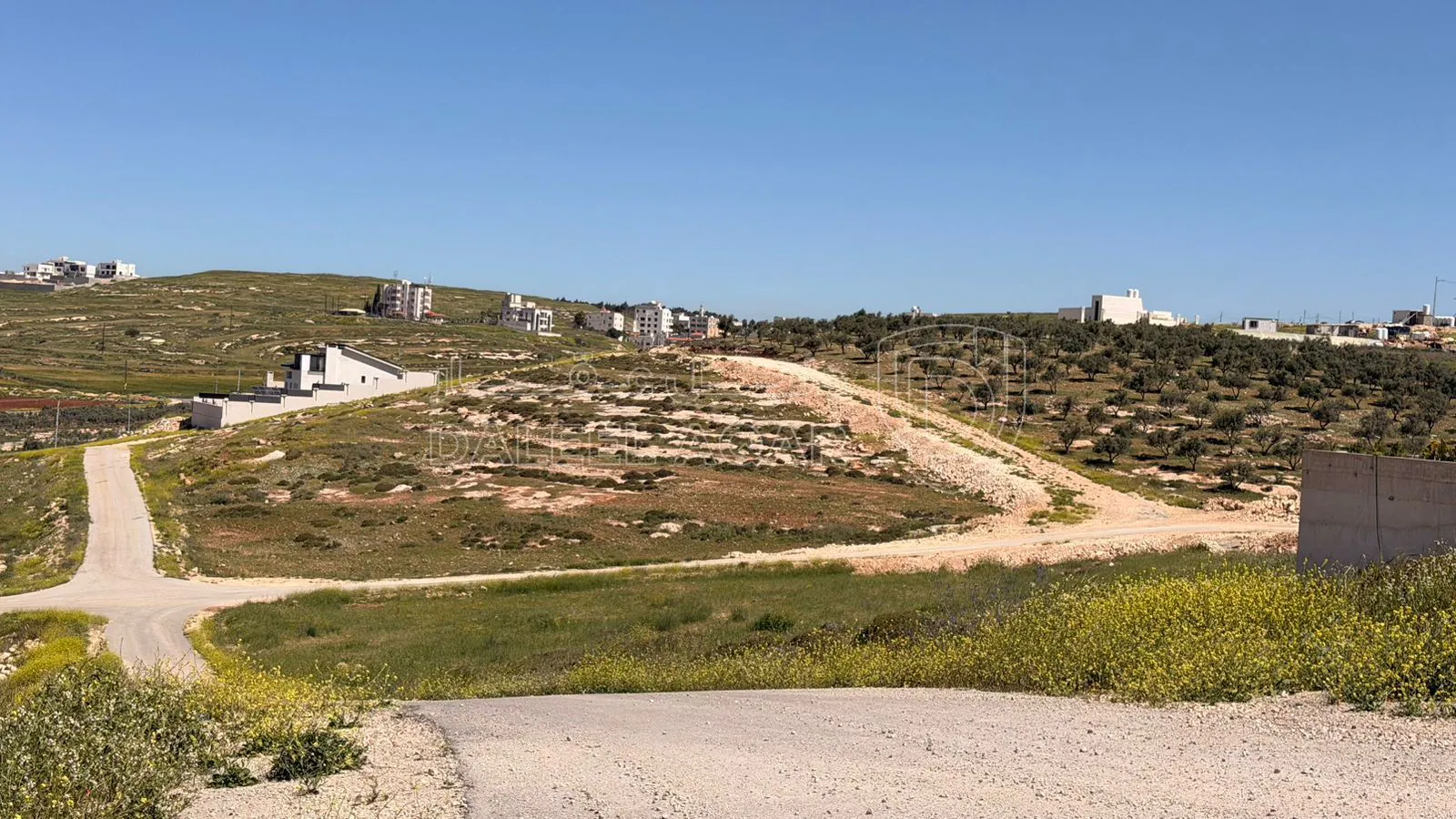 أرض في ارض سكنية - 352,000 دأ - صورة 1