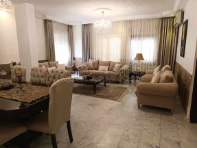 شقة - عمان، ضاحية الرشيد، شارع ابان بن عفان - 95000 دأ