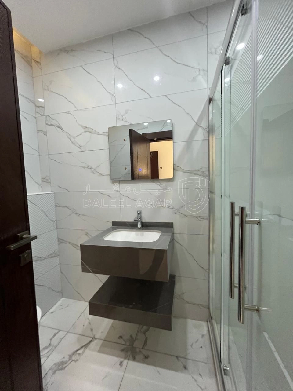 شقة في ارضية قرب عميش ضاحية الياسمين لقطة من المالك  - 75,000 دأ - صورة 1