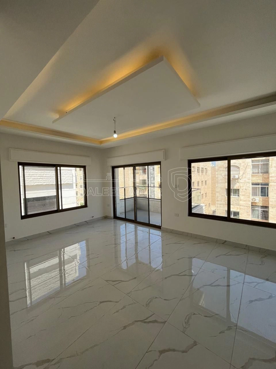 شقة في ارضية قرب عميش ضاحية الياسمين لقطة من المالك  - 75,000 دأ - صورة 1