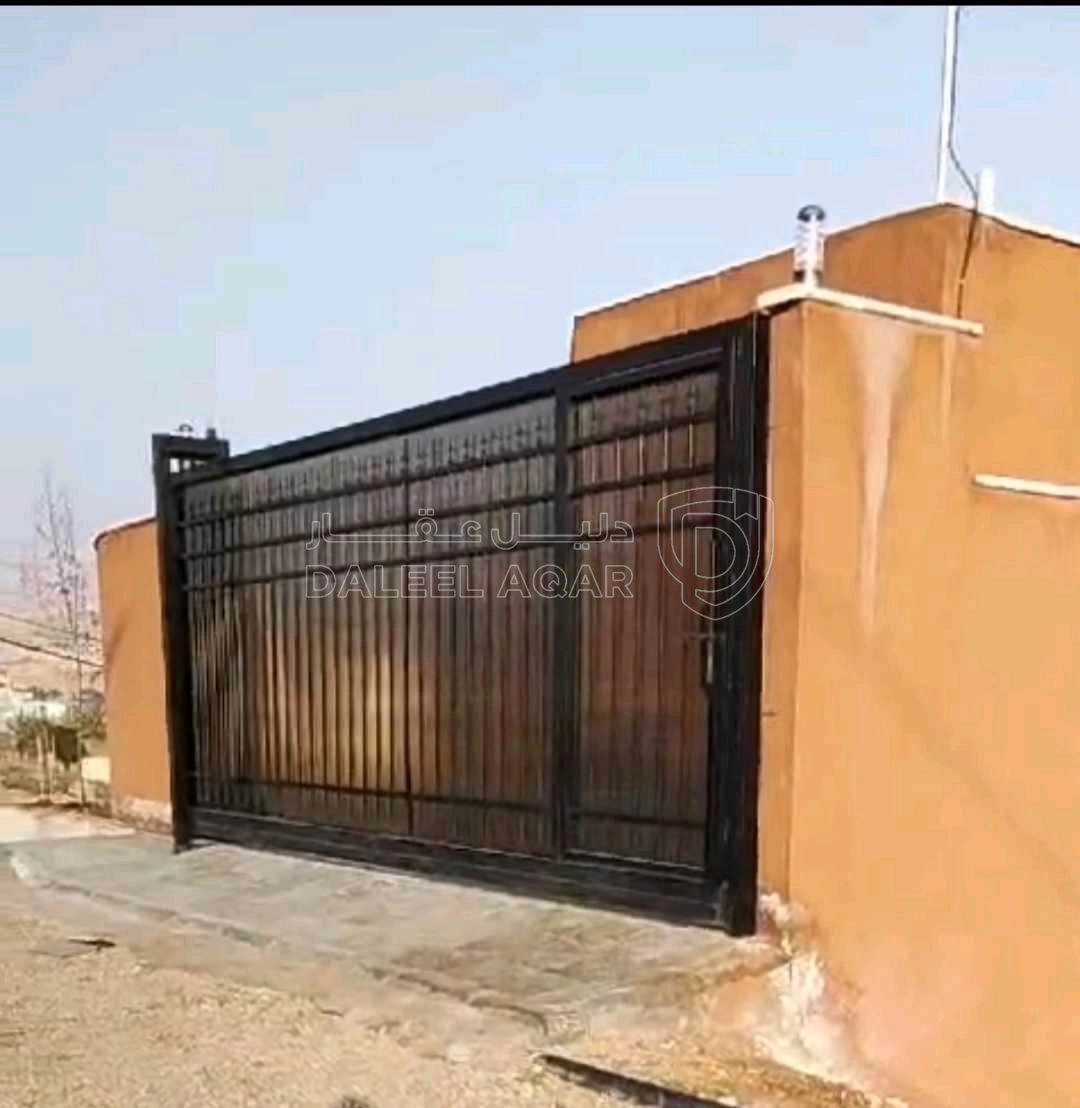 مزرعة/شاليه في طريق البحر الميت، ضاحية زهرة المدائن - 125,000 دأ - صورة 1