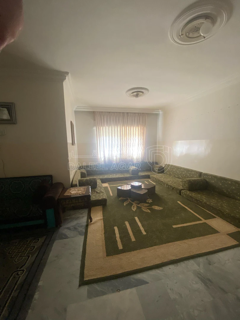 شقة في خريبة السوق قرب مسجد الانصار شارع الزبيري - 31,000 دأ - صورة 1