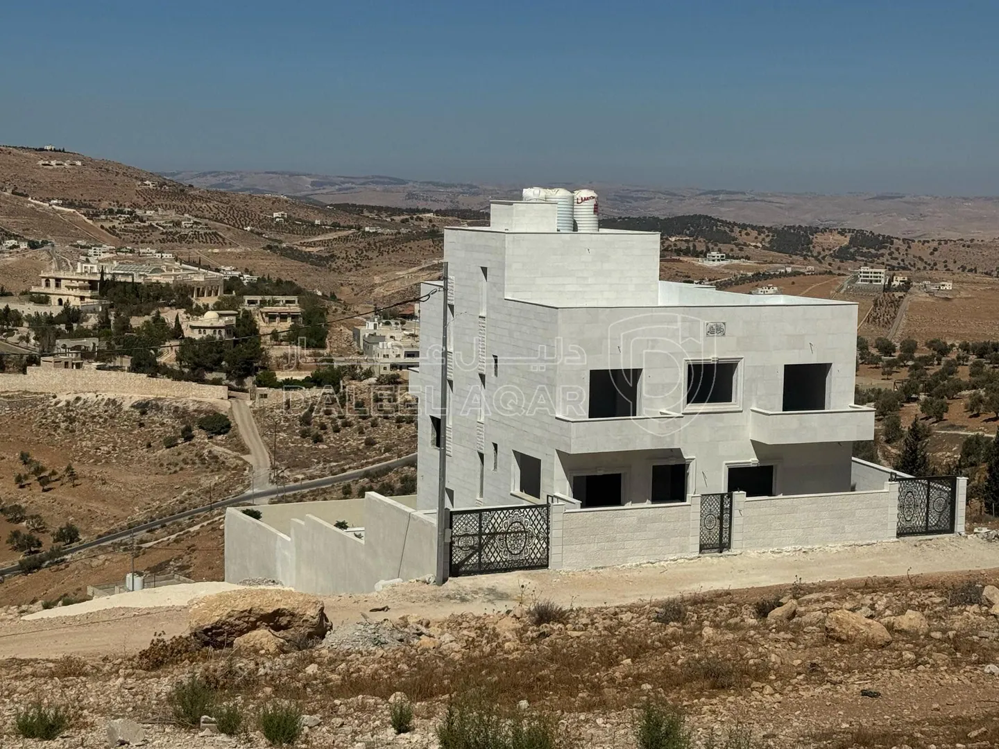 فيلا/منزل في فيلا عظم قيد الإنشاء  - 275,000 دأ - صورة 1