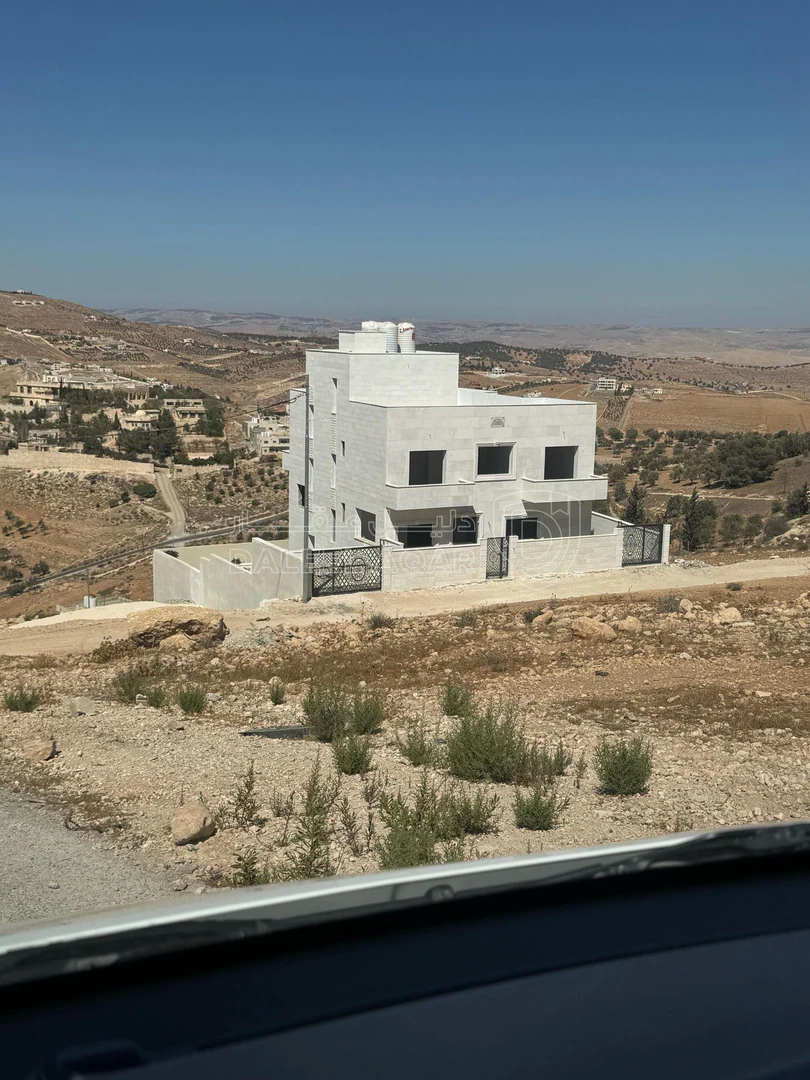 فيلا/منزل في فيلا عظم قيد الإنشاء  - 275,000 دأ - صورة 1