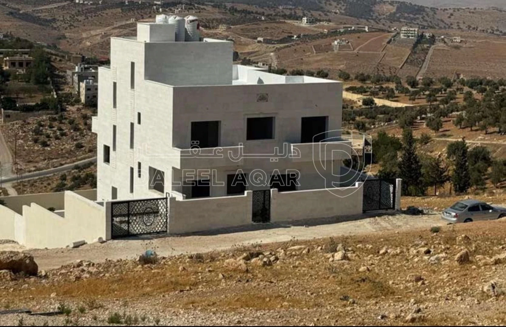فيلا/منزل في فيلا عظم قيد الإنشاء  - 275,000 دأ - صورة 1
