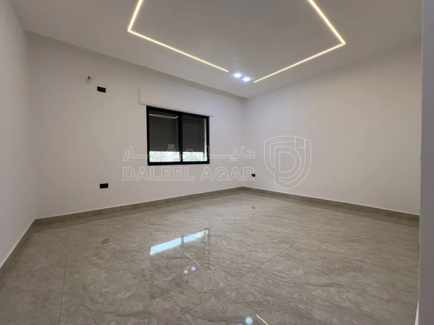 شقة في عمان - شارع الاستقلال  - 65,000 دأ - صورة 1