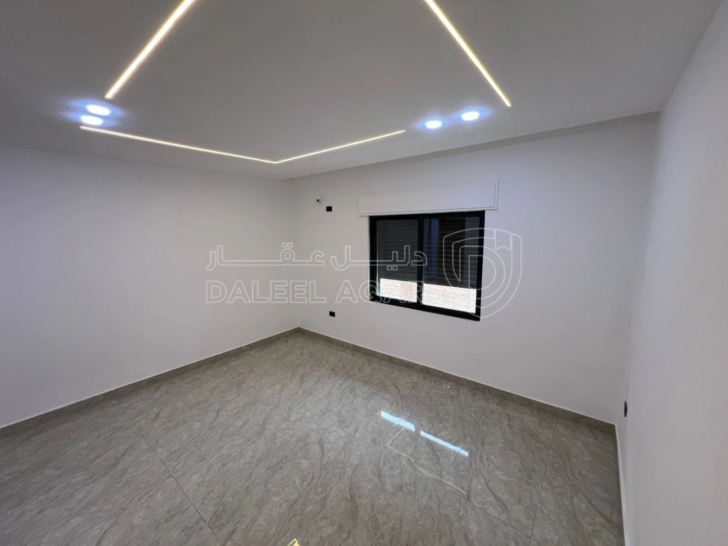 شقة في عمان - شارع الاستقلال  - 65,000 دأ - صورة 1