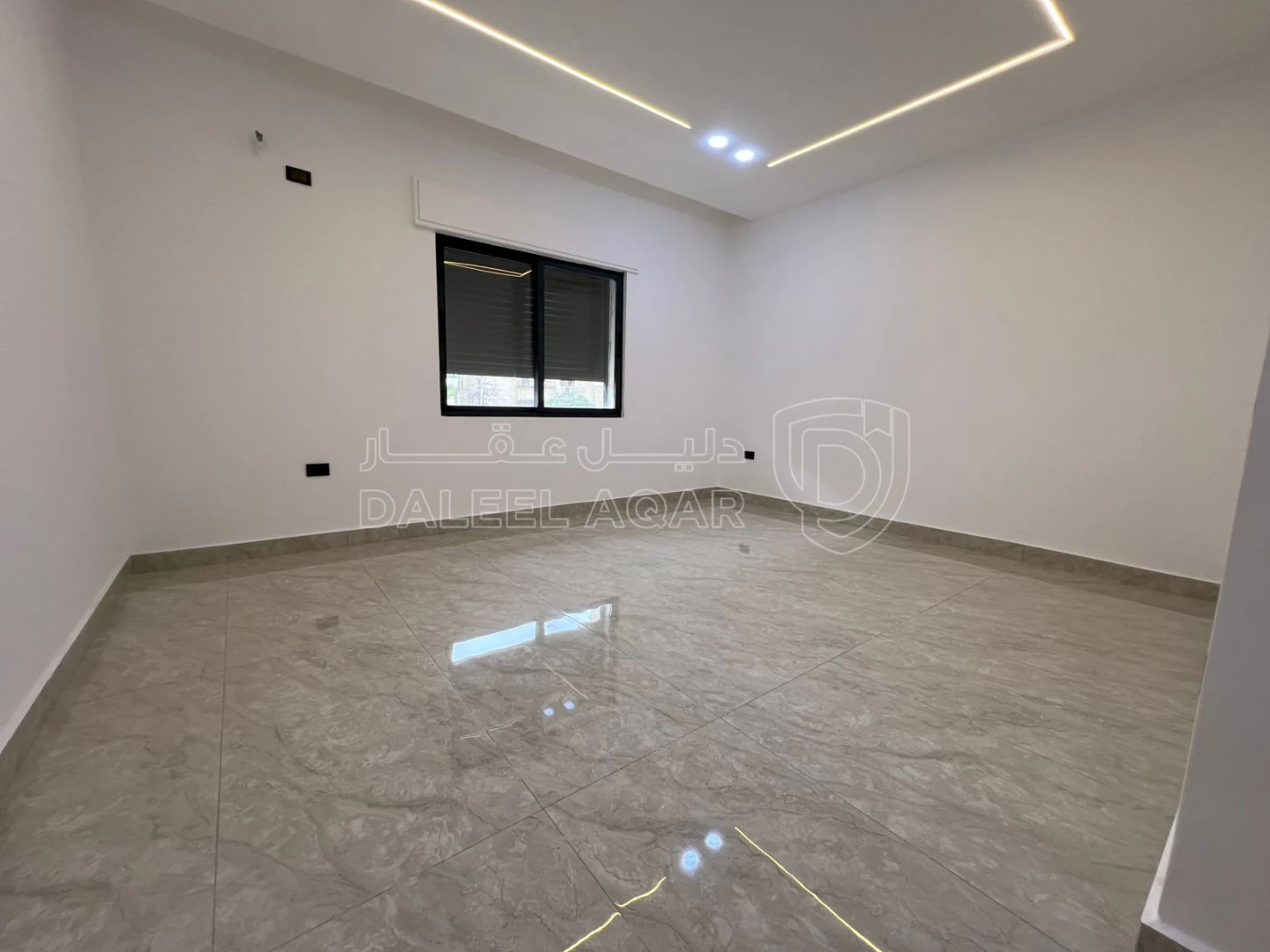 شقة في عمان - شارع الاستقلال  - 65,000 دأ - صورة 1