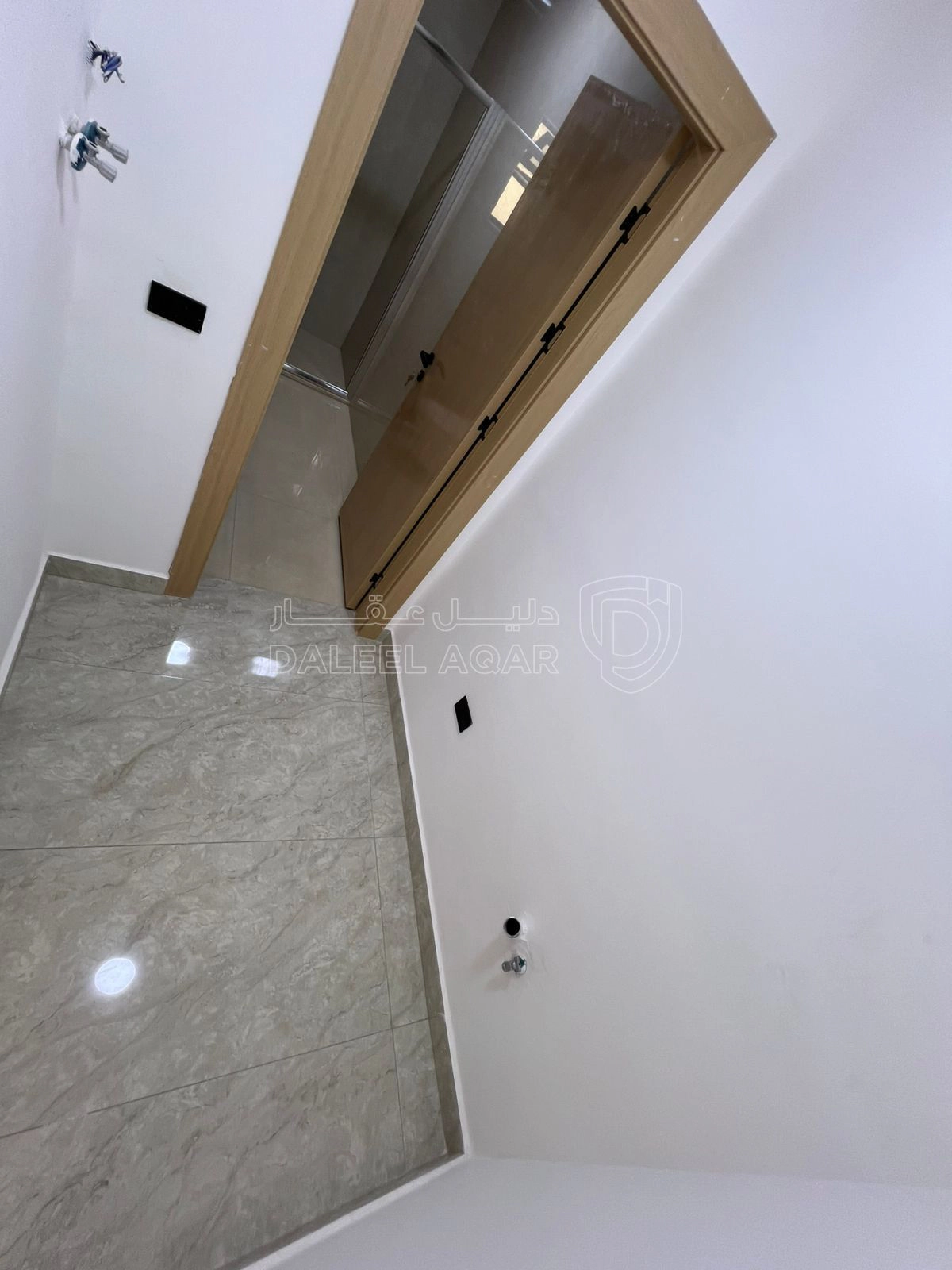 شقة في عمان - شارع الاستقلال  - 65,000 دأ - صورة 1
