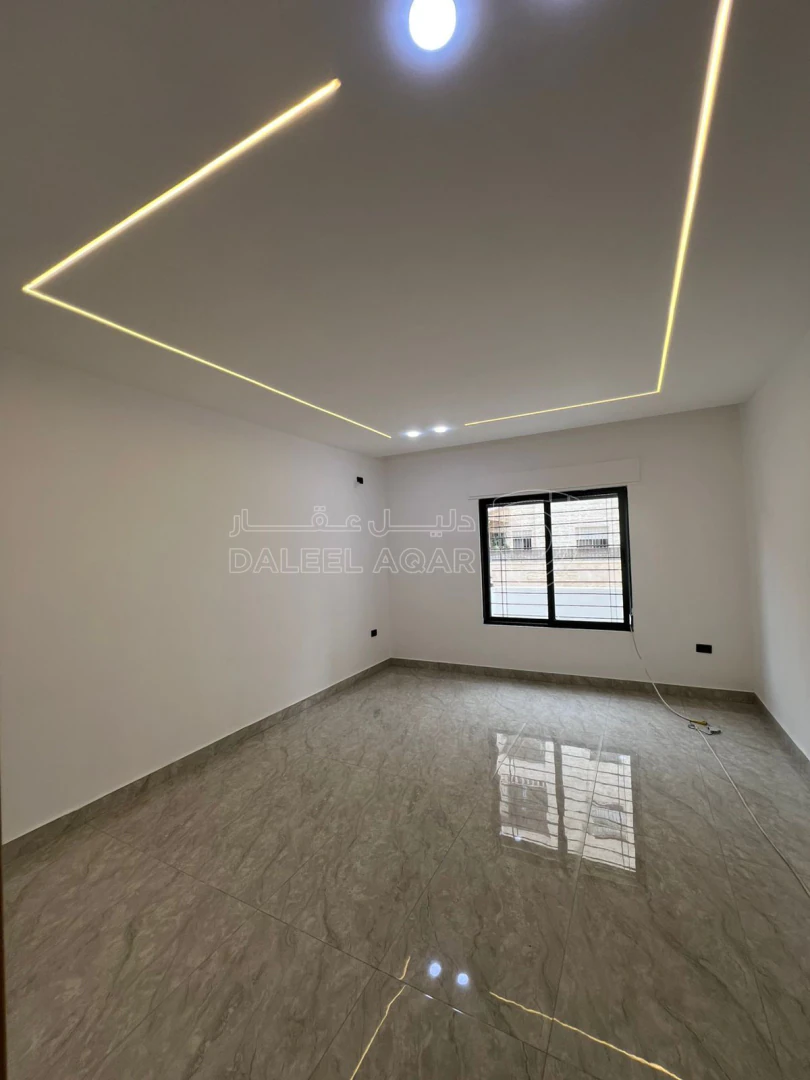 شقة في عمان - شارع الاستقلال  - 65,000 دأ - صورة 1