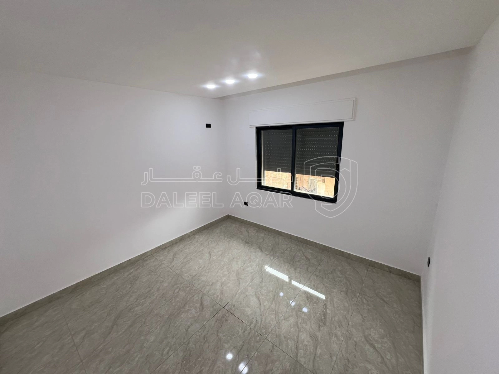شقة في عمان - شارع الاستقلال  - 65,000 دأ - صورة 1