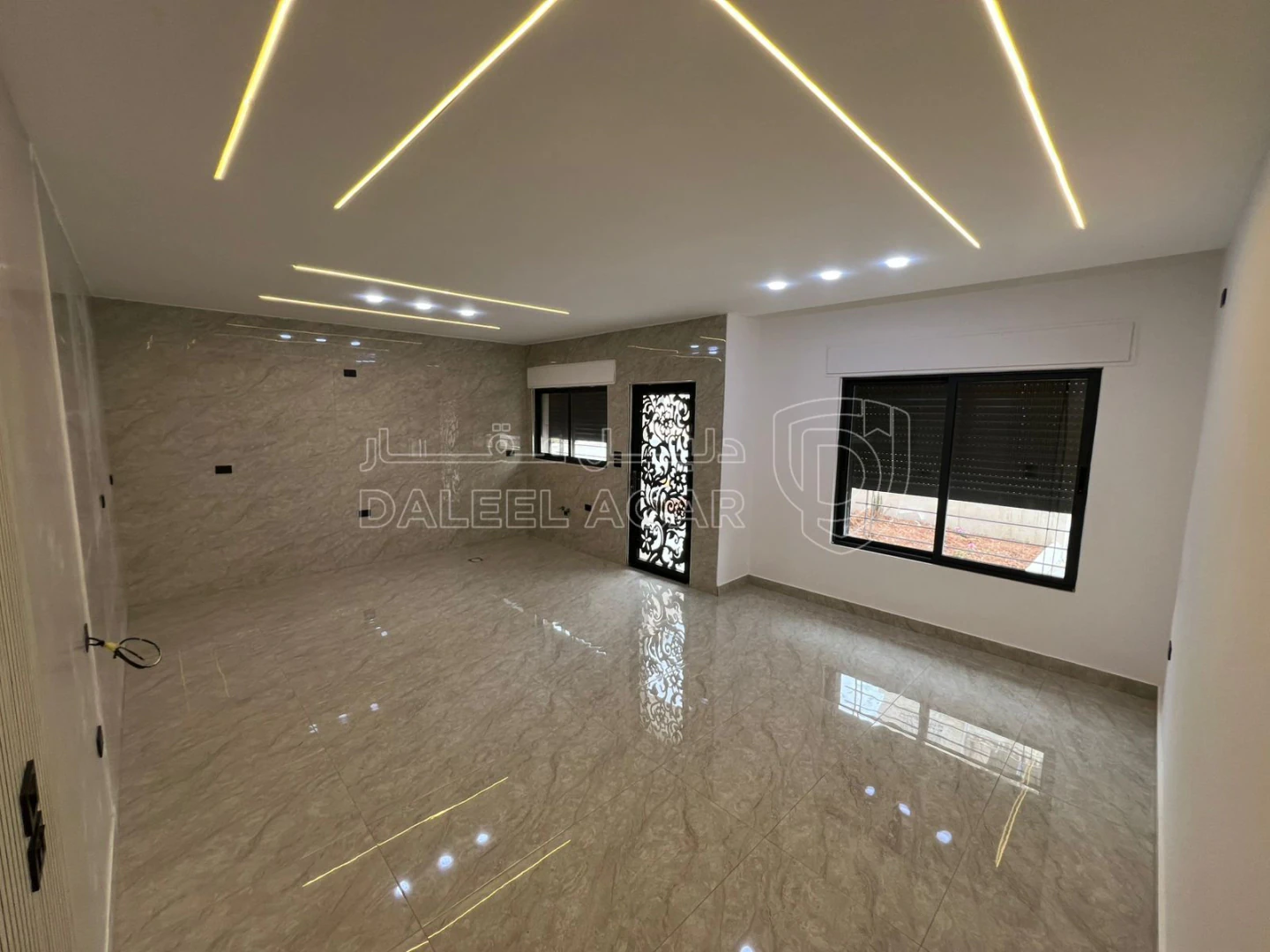 شقة في عمان - شارع الاستقلال  - 65,000 دأ - صورة 1