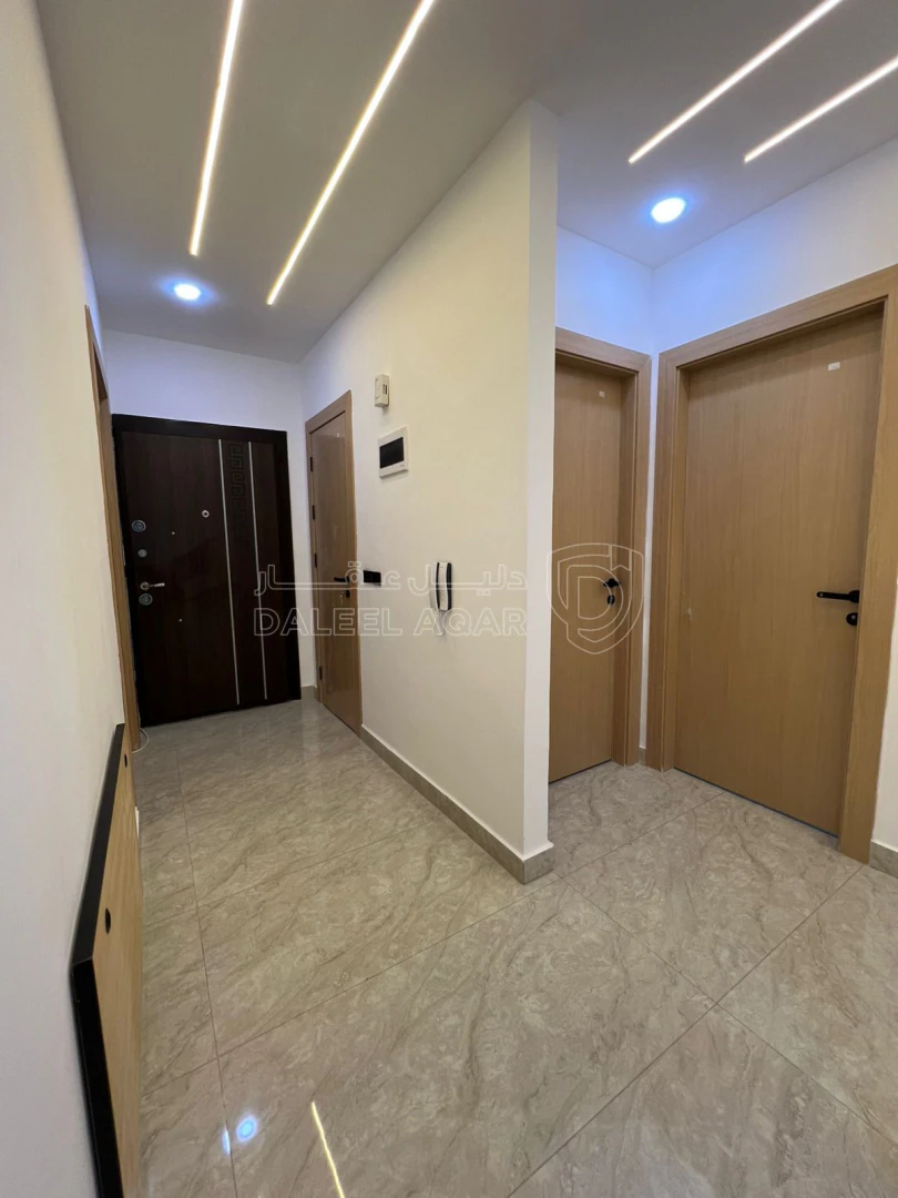 شقة في عمان - شارع الاستقلال  - 65,000 دأ - صورة 1