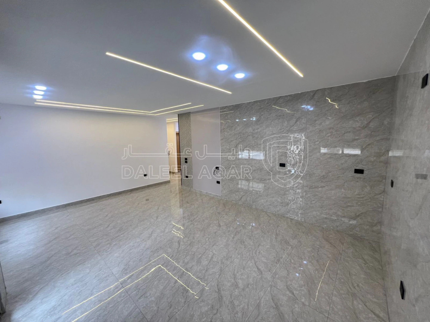 شقة في عمان - شارع الاستقلال  - 65,000 دأ - صورة 1