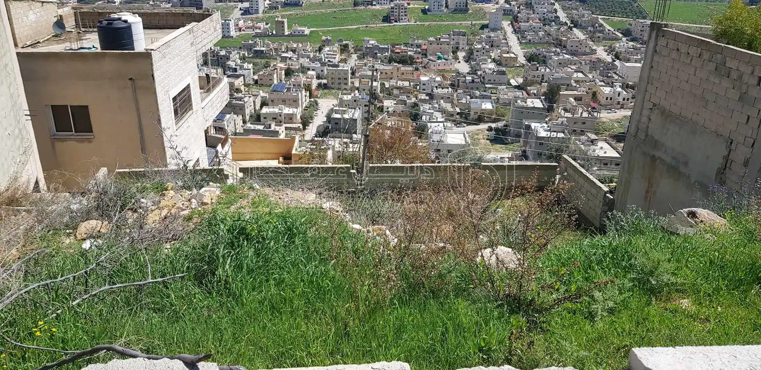 أرض في ارض سكنية للبيع مطله وعلى شارعين - 18,500 دأ - صورة 1