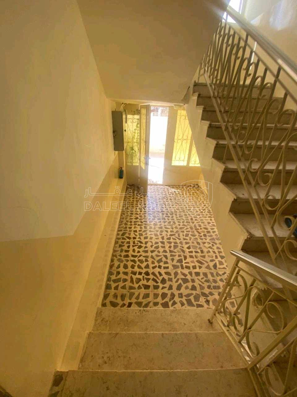 فيلا/منزل في خلف محكمة شمال عمان  - 320,000 دأ - صورة 1
