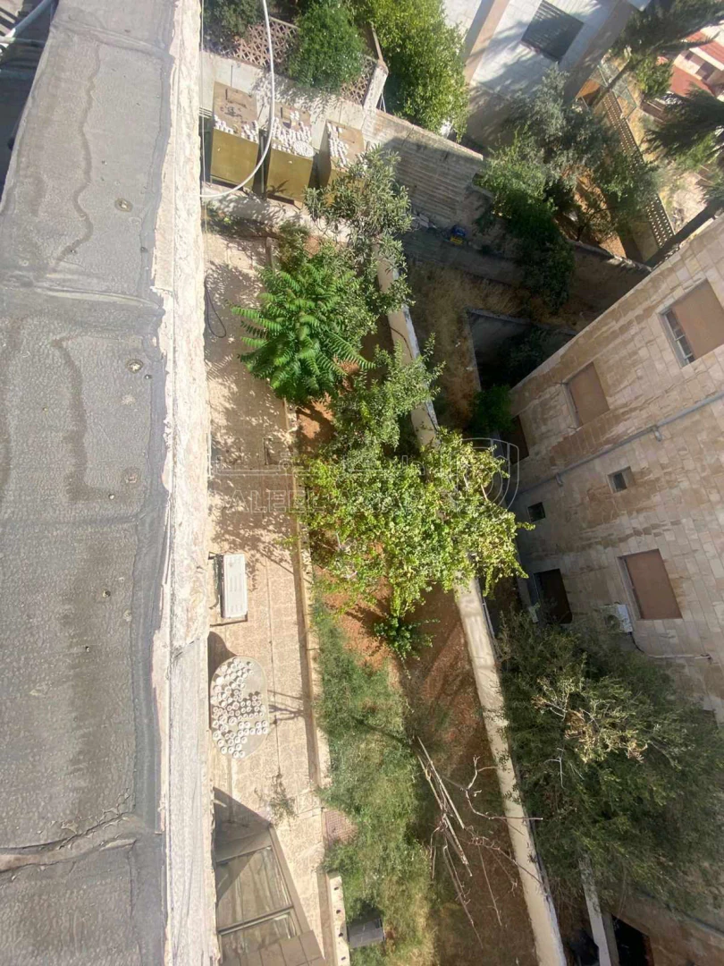 فيلا/منزل في خلف محكمة شمال عمان  - 320,000 دأ - صورة 1