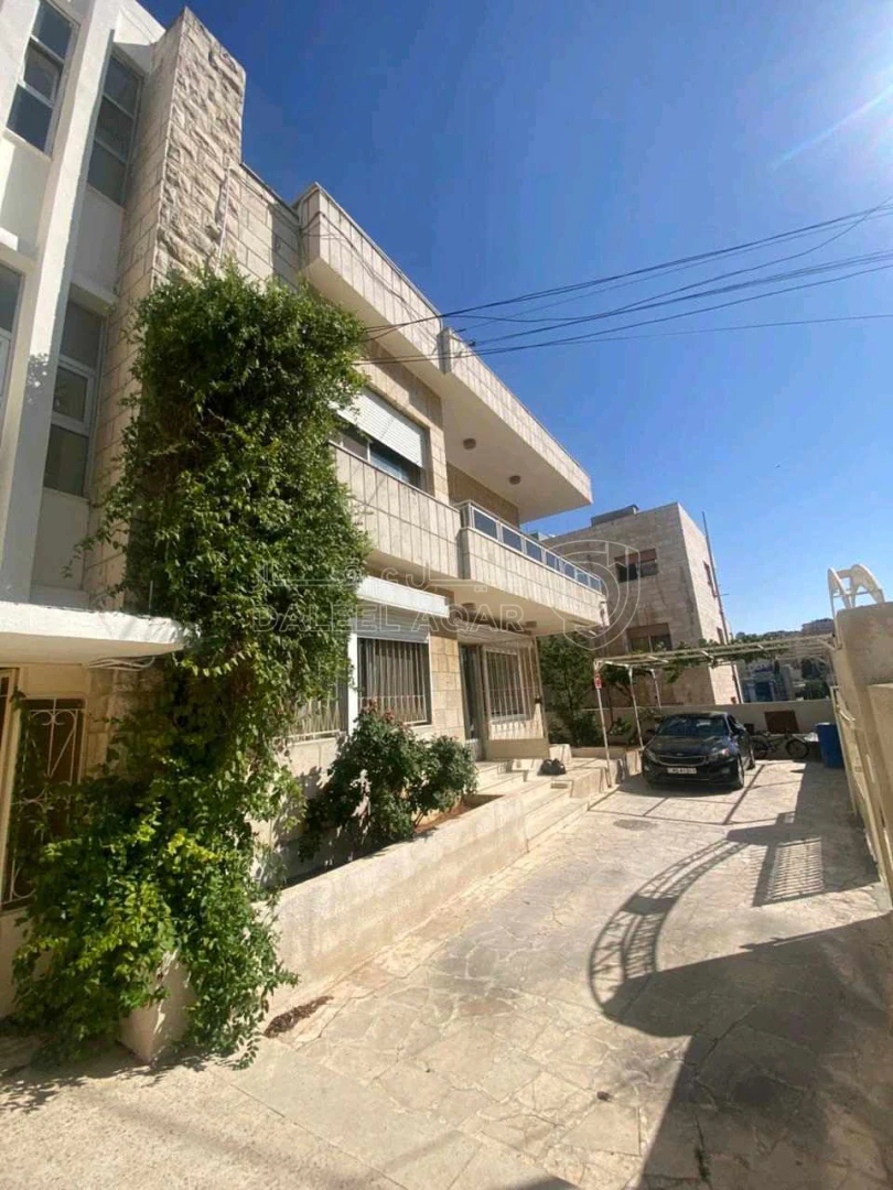 فيلا/منزل في خلف محكمة شمال عمان  - 320,000 دأ - صورة 1