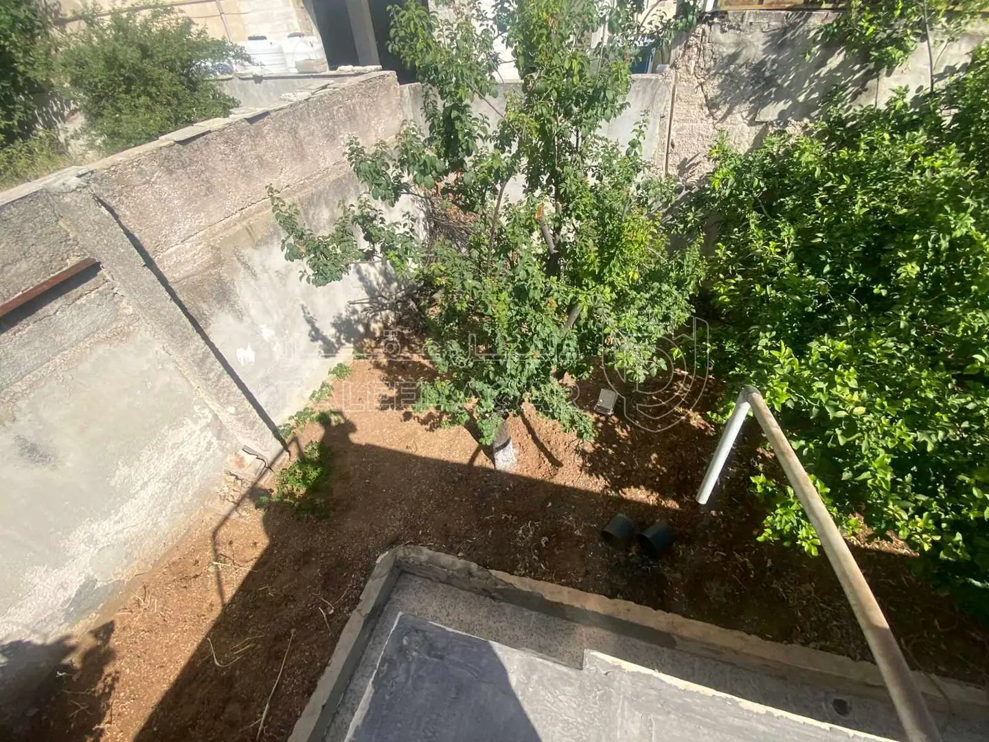 فيلا/منزل في خلف محكمة شمال عمان  - 320,000 دأ - صورة 1