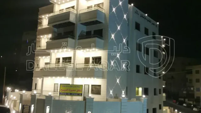شقة - طبربور .خلف صالة ليالي الشرق . قرب مدرسة الخنساء  - 61000 دأ