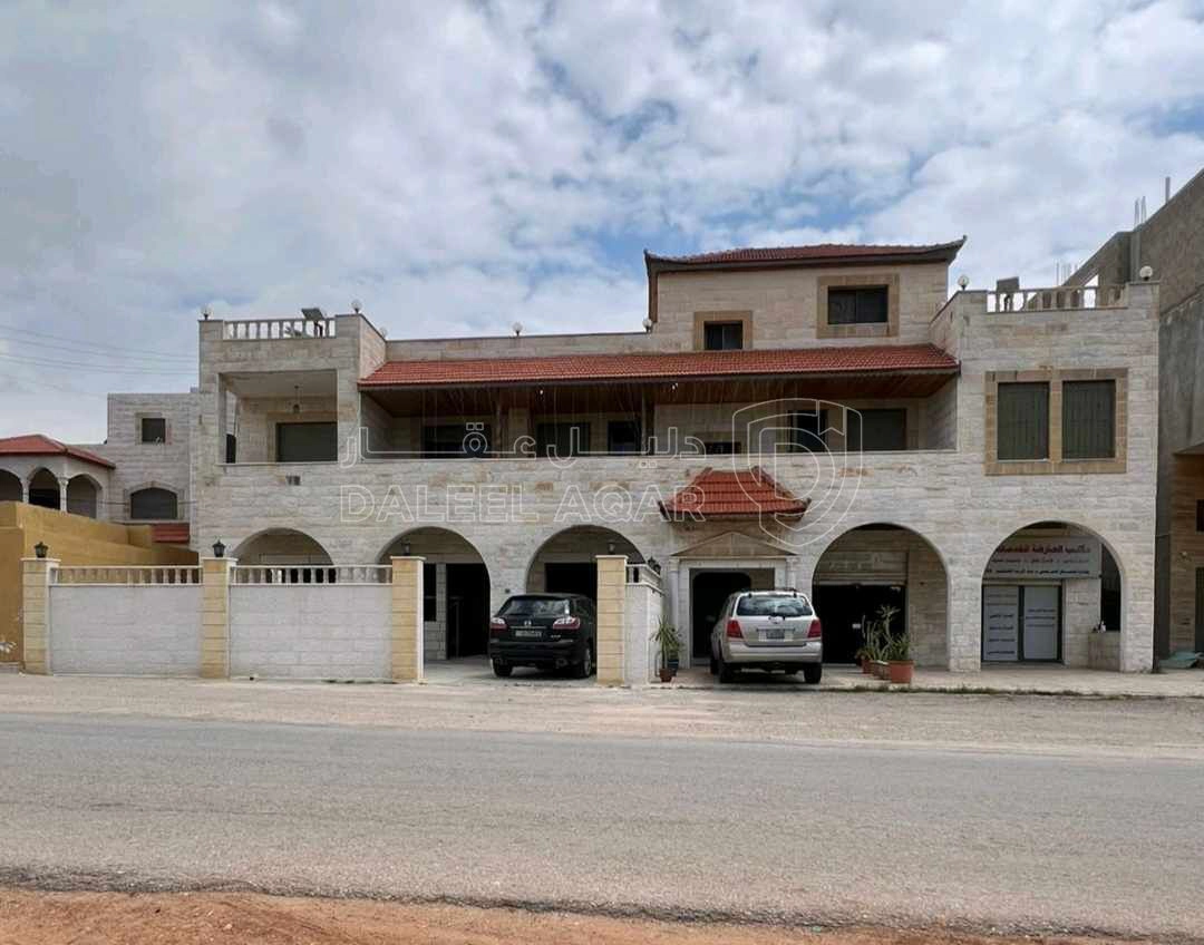 فيلا/منزل في السلط العارضه الصبيحي - 300,000 دأ - صورة 1