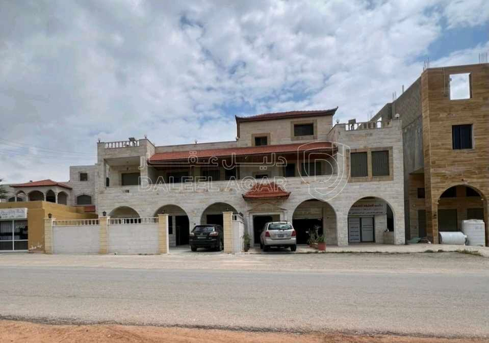 فيلا/منزل في السلط العارضه الصبيحي - 300,000 دأ - صورة 1