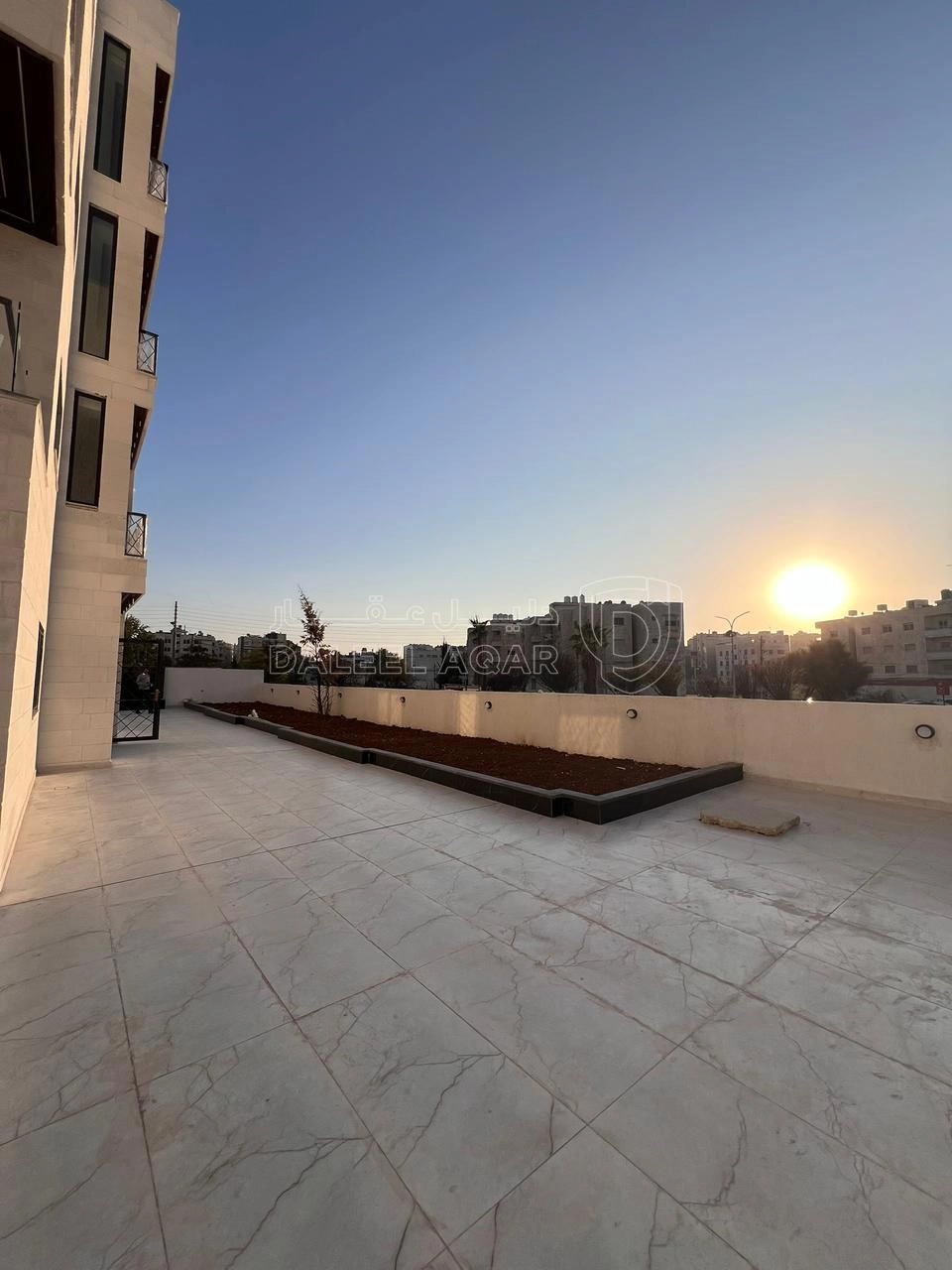 شقة في شقة بالقرب من مطعم زهور الشفا  - 120,000 دأ - صورة 1