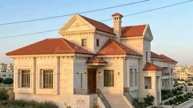 فيلا/منزل - مادبا / غرب مستشفى النديم  - 110000 دأ
