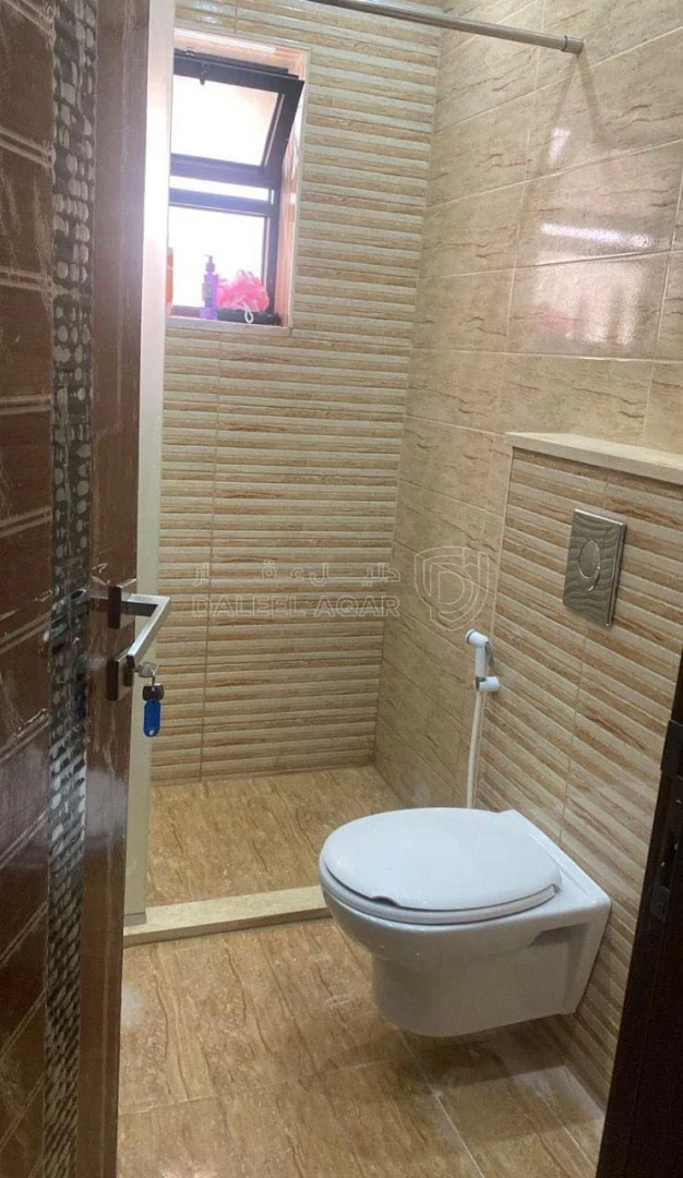 شقة في شقة طابق ثاني خلف مسجد العودات  - 69,000 دأ - صورة 1