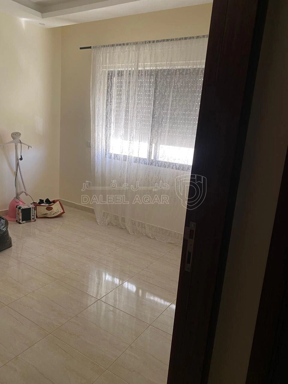 شقة في شقة طابق ثاني خلف مسجد العودات  - 69,000 دأ - صورة 1