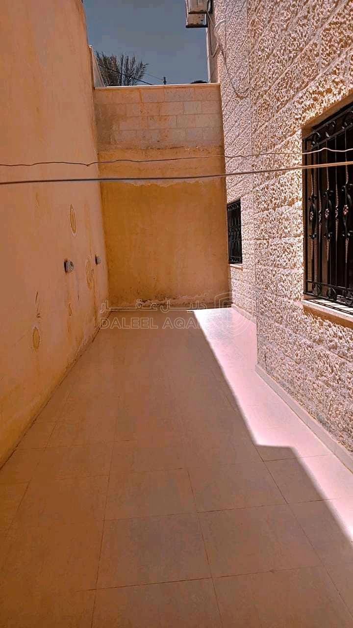 شقة في ماركا الجنوبية-المرقب-ربوة الحنيطي-شارع الرحاب  - 50,000 دأ - صورة 1