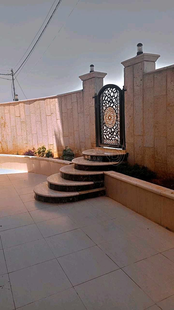شقة في ماركا الجنوبية-المرقب-ربوة الحنيطي-شارع الرحاب  - 50,000 دأ - صورة 1