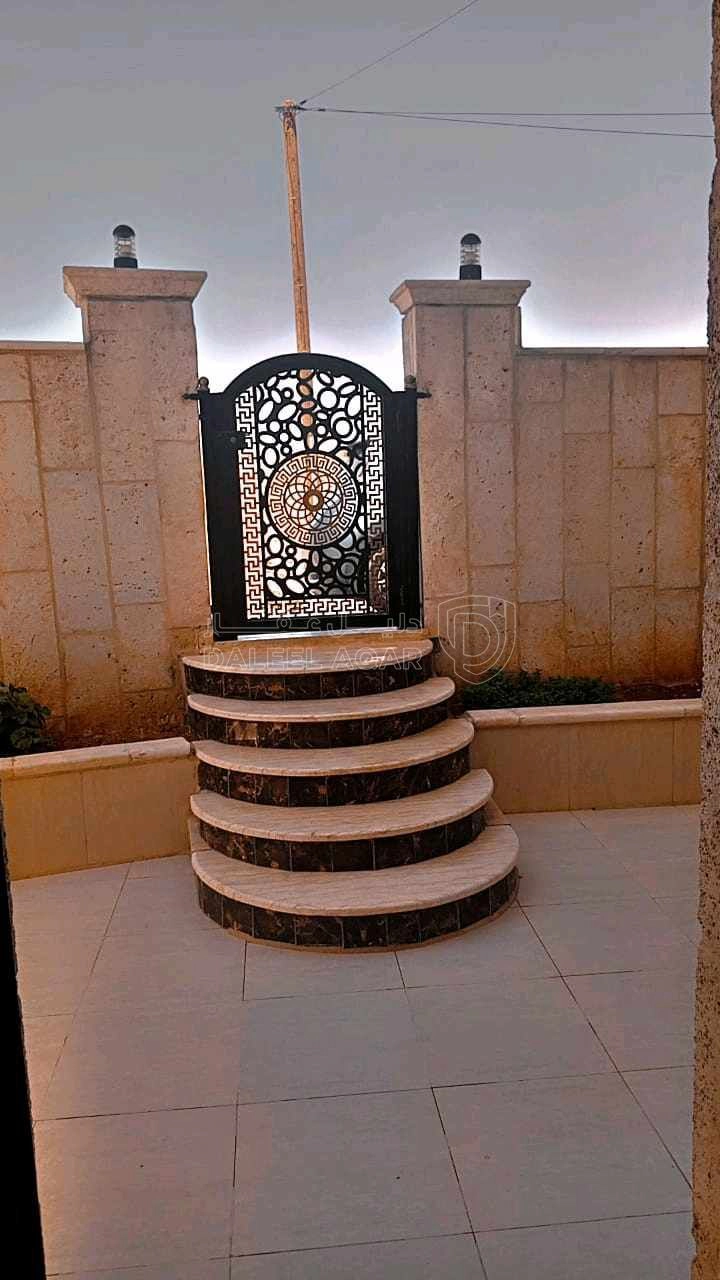 شقة في ماركا الجنوبية-المرقب-ربوة الحنيطي-شارع الرحاب  - 50,000 دأ - صورة 1