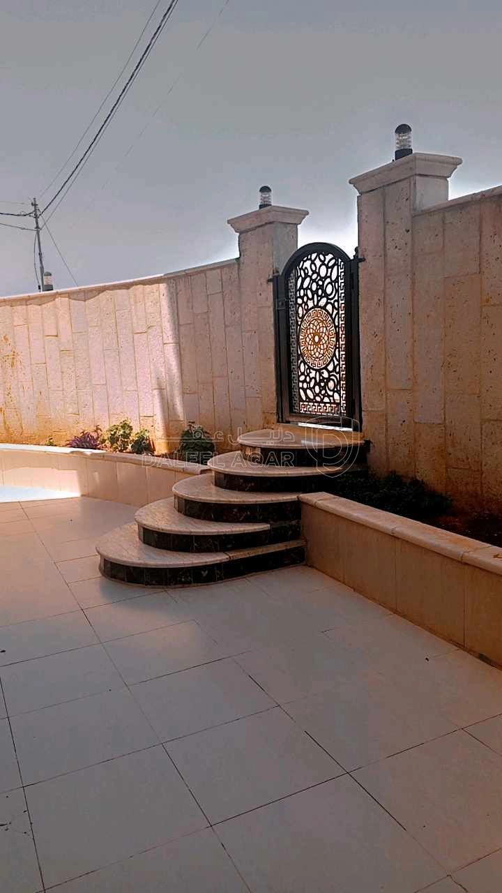 شقة في ماركا الجنوبية-المرقب-ربوة الحنيطي-شارع الرحاب  - 50,000 دأ - صورة 1