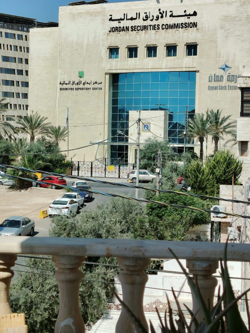شقة في عمان حوض عرجان مقابل هيئة الأوراق المالية - 68,000 دأ - صورة 1