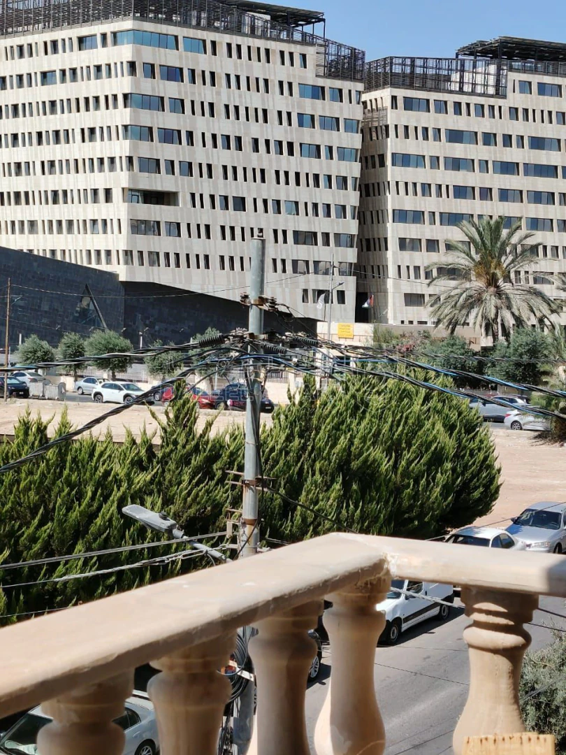 شقة في عمان حوض عرجان مقابل هيئة الأوراق المالية - 68,000 دأ - صورة 1