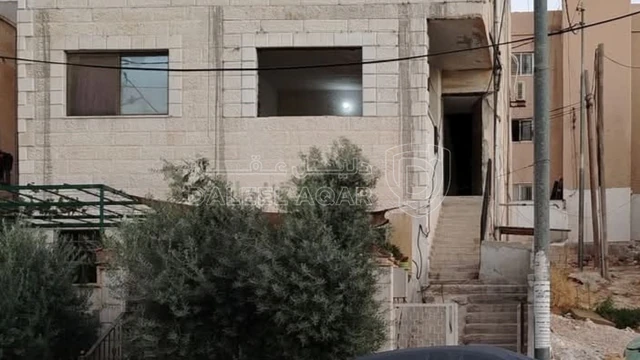 شقة - إسكان الأمير طلال، مقابل عمارة الفلاح  - 25000 دأ