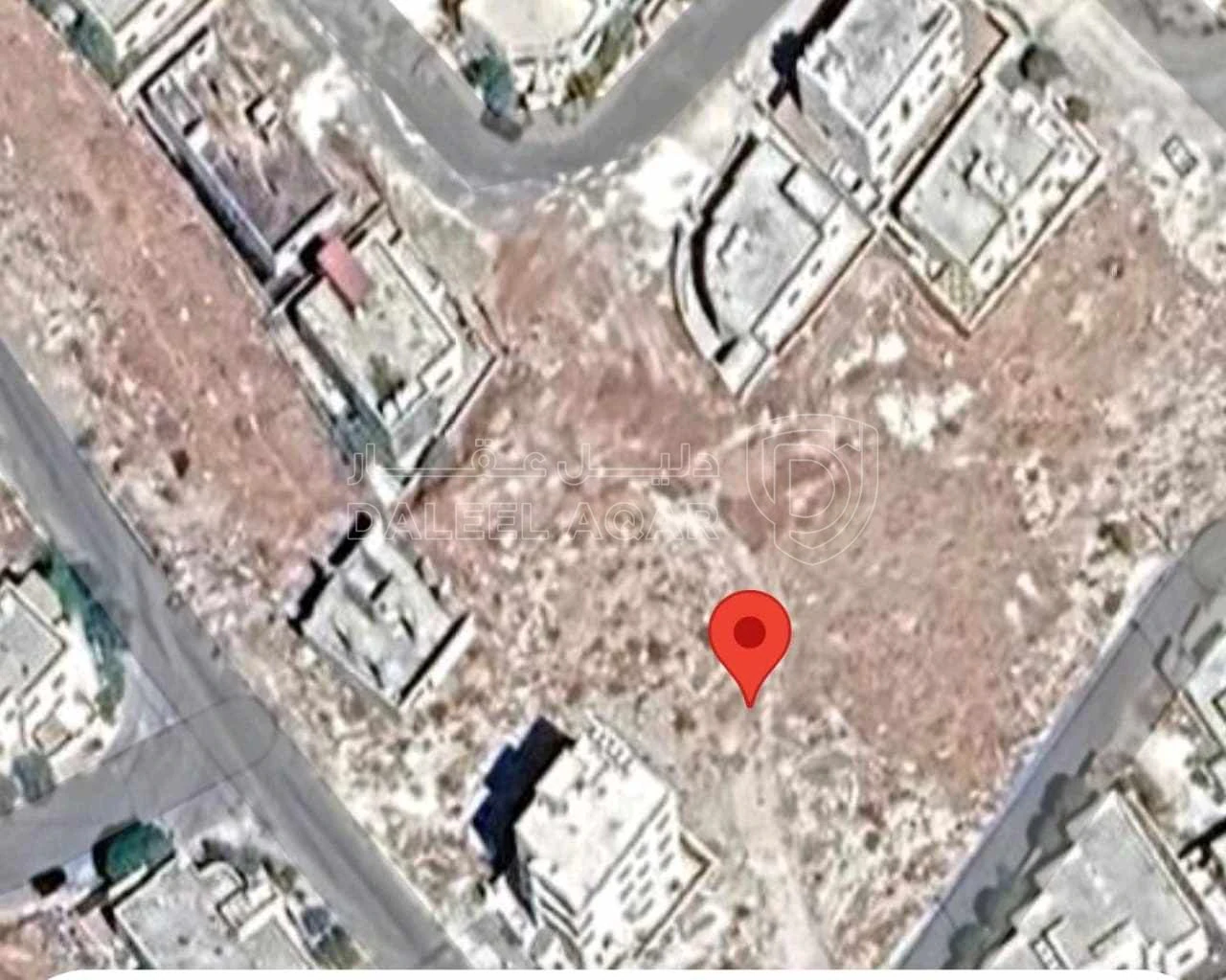 أرض في أرض مرتفعة ومطلة لا يوجد منسوب منطقة فلل - 30,000 دأ - صورة 1