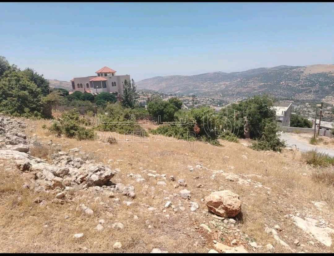 أرض في قطعة أرض مميزه بموقع مميز ومرتفع على شارعين. عجلون - 32,000 دأ - صورة 2