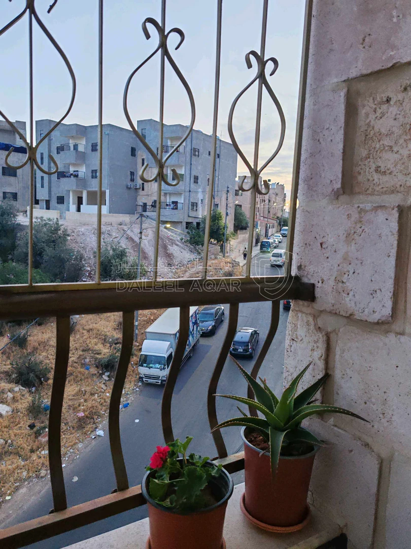 شقة في عمان طبربور مقابل كلية الشهيد فيصل العسكرية شارع   - 71,000 دأ - صورة 1