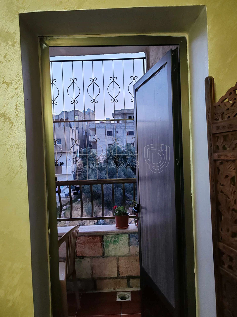 شقة في عمان طبربور مقابل كلية الشهيد فيصل العسكرية شارع   - 71,000 دأ - صورة 1