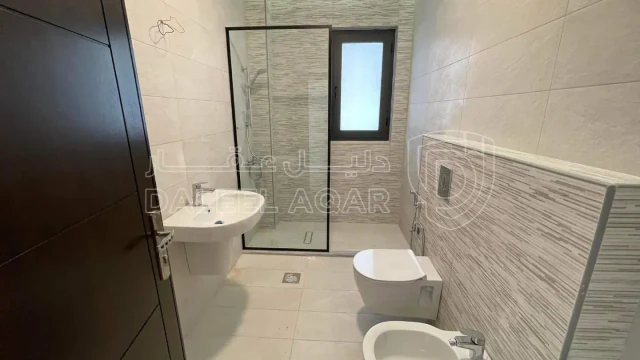 شقة - ام السماق الجنوبي  - 180000 دأ