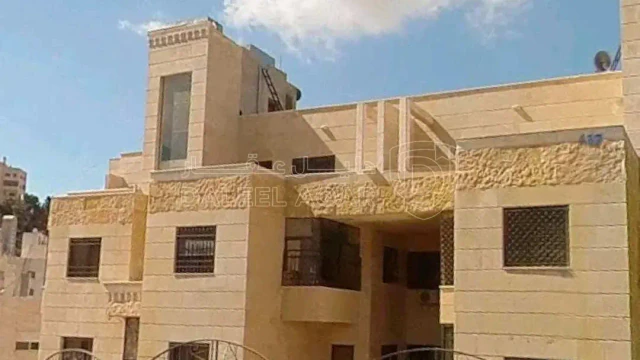 شقة - بالقرب من مسجد الحاجة صبرية الخطيب - 65000 دأ