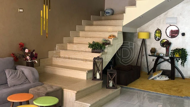 فيلا/منزل - الزرقاء جبل طارق قرب مدارس الوطن العربي شارع عمرو - 99000 دأ