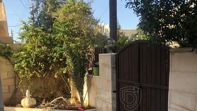 فيلا/منزل في الزرقاء جبل طارق قرب مدارس الوطن العربي شارع عمرو - 99,000 دأ - صورة NaN